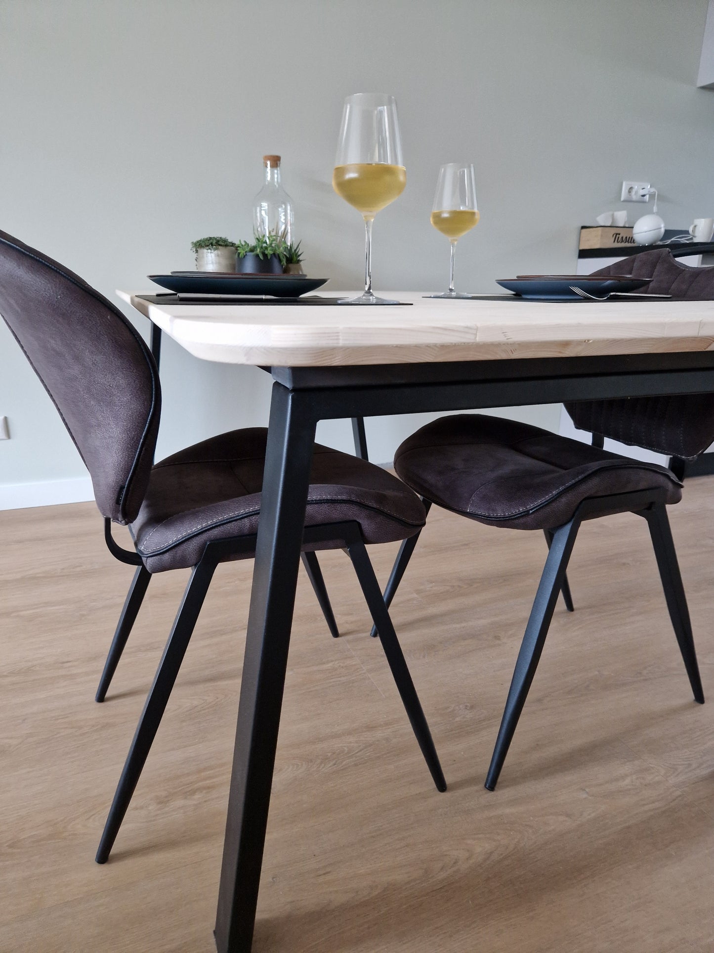 Eettafel Merijn - Rechthoekige tafel met ronde hoeken en schuine poot